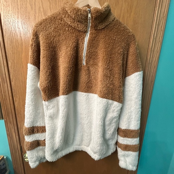 NWOT Sherpa sweatshirt white and tan super soft sweatshirt size Medium - Picture 14 of 15